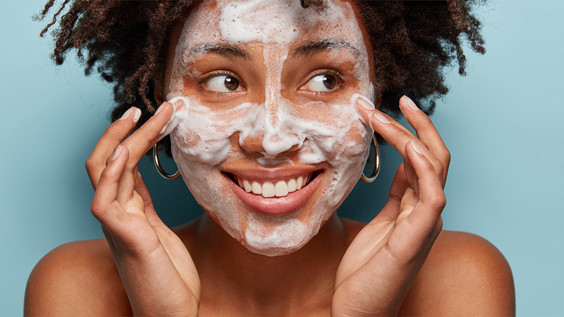 Le double nettoyage : un allié pour ta peau ?