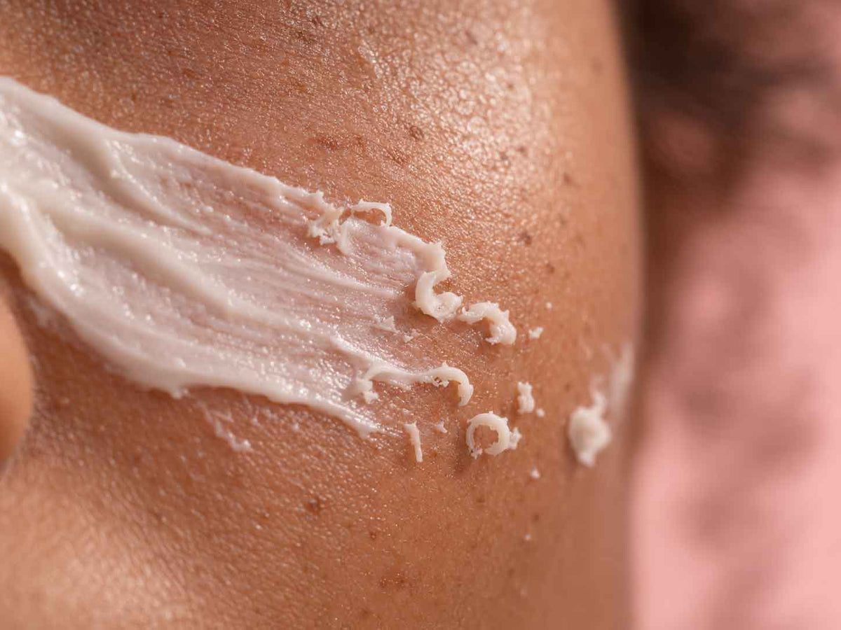 Pourquoi ta crème visage bouloche-t-elle ? Les gestes qui changent tout
