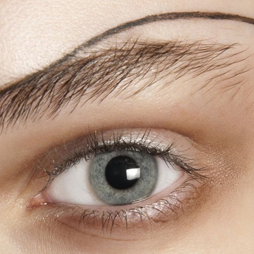 Maquillage permanent sourcils : 7 risques à connaître avant de te lancer