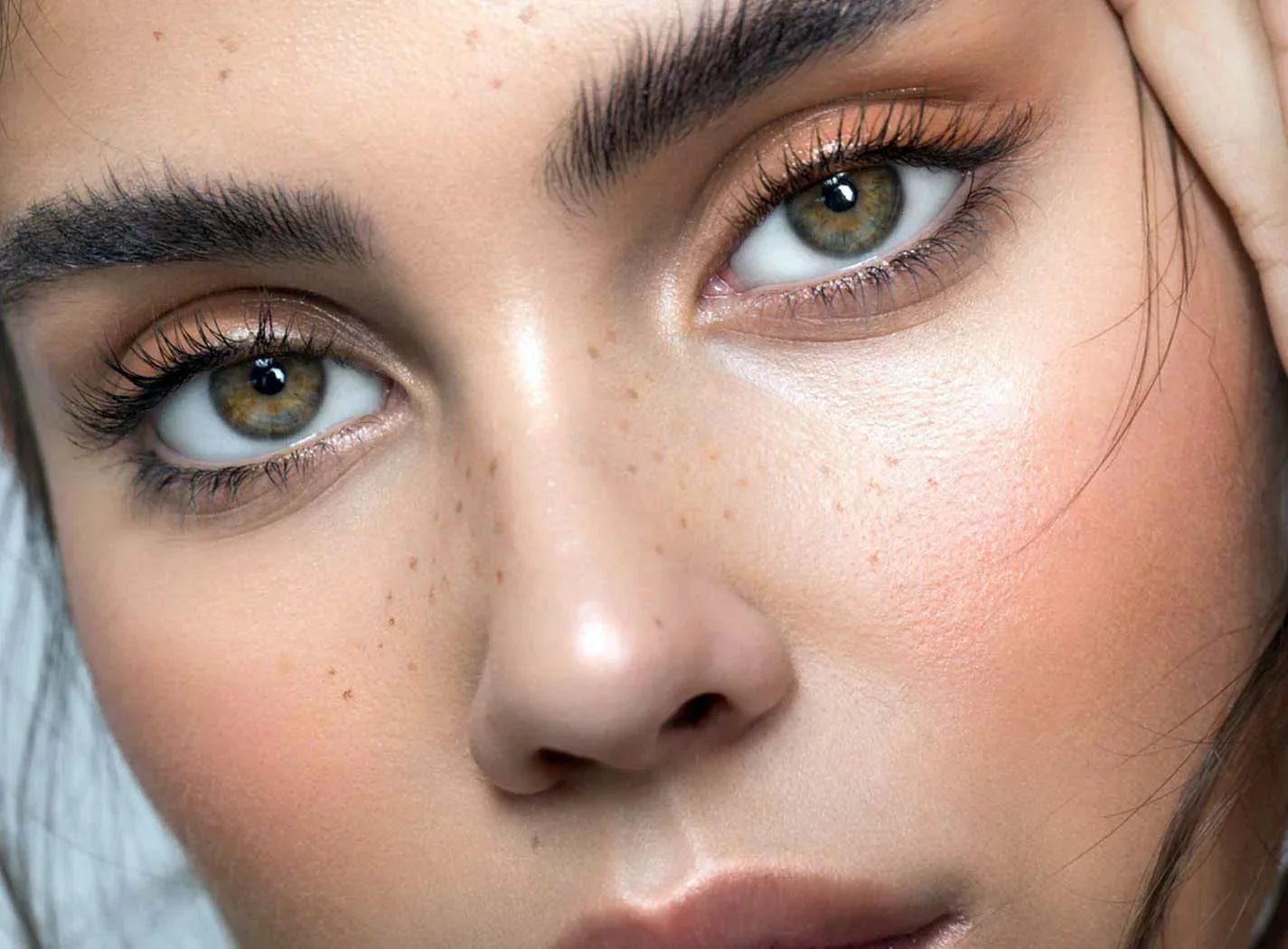 Sérum Cils : Tout Ce Que Tu Dois Savoir pour un Regard Intense !