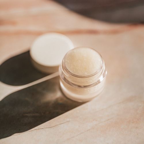 Les meilleures façons d'utiliser la vaseline dans ta routine beauté