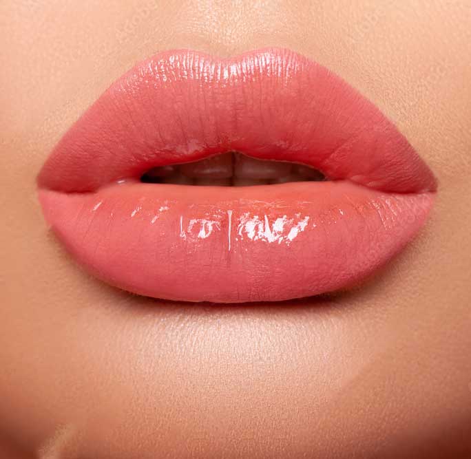 Comment choisir le bon contour des lèvres en fonction de la forme de vos lèvres et de votre teint de peau pour un résultat optimal ?