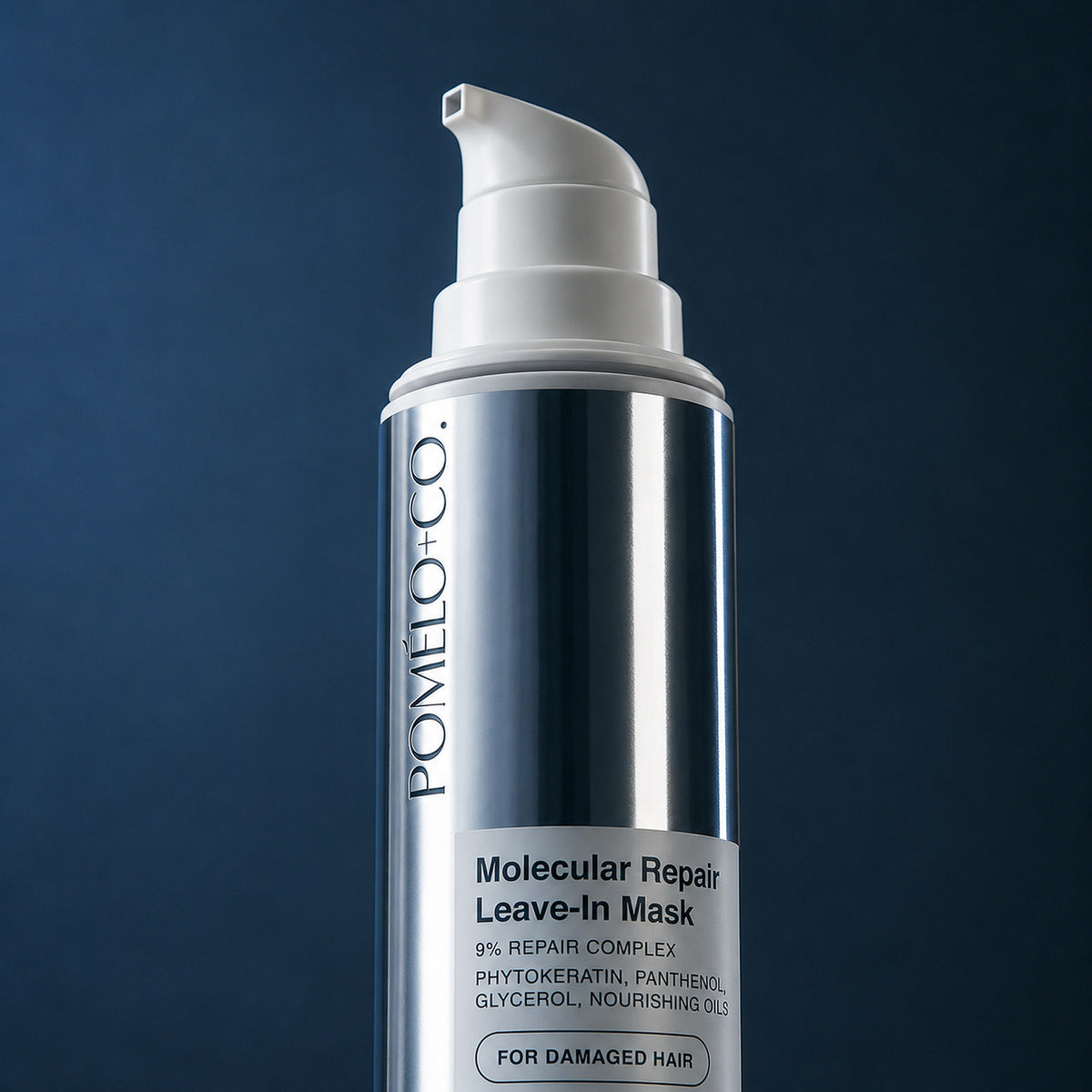 Gros plan sur la pompe du masque sans rinçage Pomélo+Co Molecular Repair Leave-In Mask